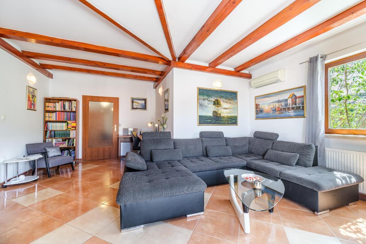 House Barbara Hotel Nerezisca Bagian luar foto