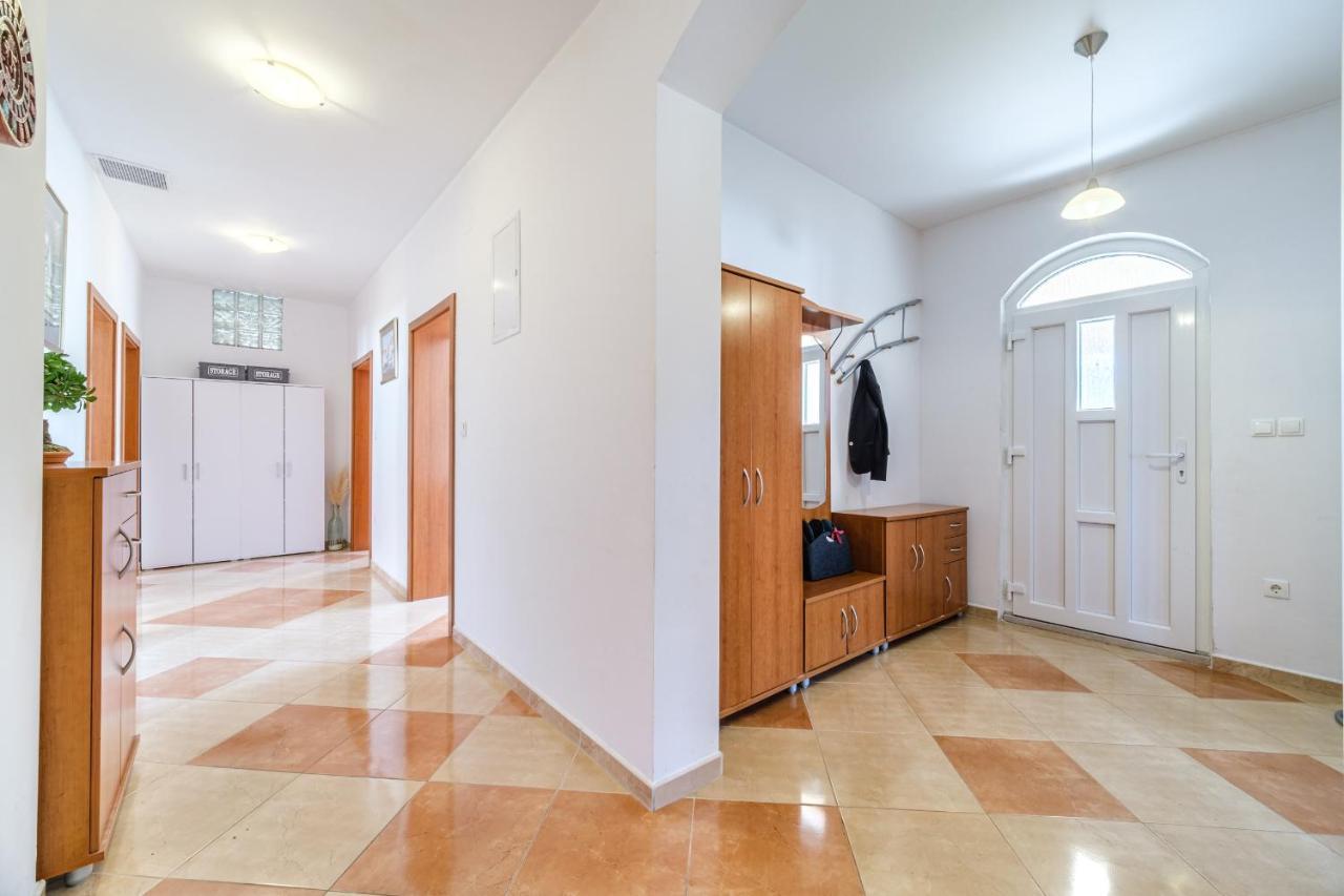 House Barbara Hotel Nerezisca Bagian luar foto